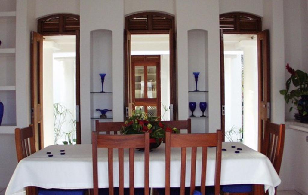 Being Villa Plymouth Екстериор снимка