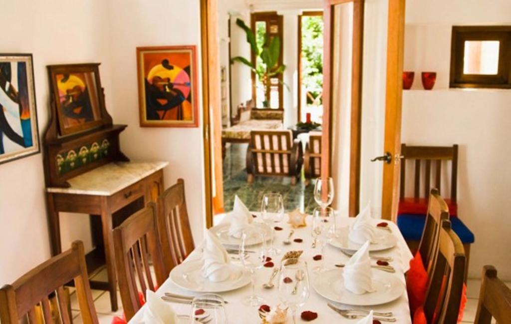 Being Villa Plymouth Екстериор снимка