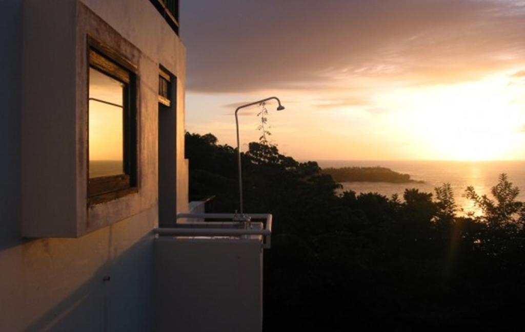 Being Villa Plymouth Екстериор снимка